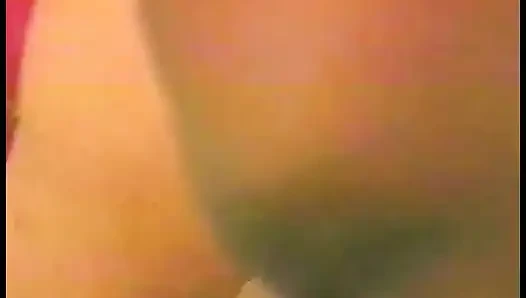 Altın saçlı ve büyük memeli tombul çikolatalı kız Monica iki yumruklu bir adam tarafından sikilmeyi seviyor