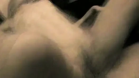 Sarışın orta yaşlı seksi kadın yoğun yakın çekim sert sikişte büyük yarak alıyor