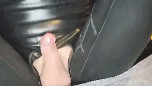 Bu lastik fahişe kendini zapt edemiyor...