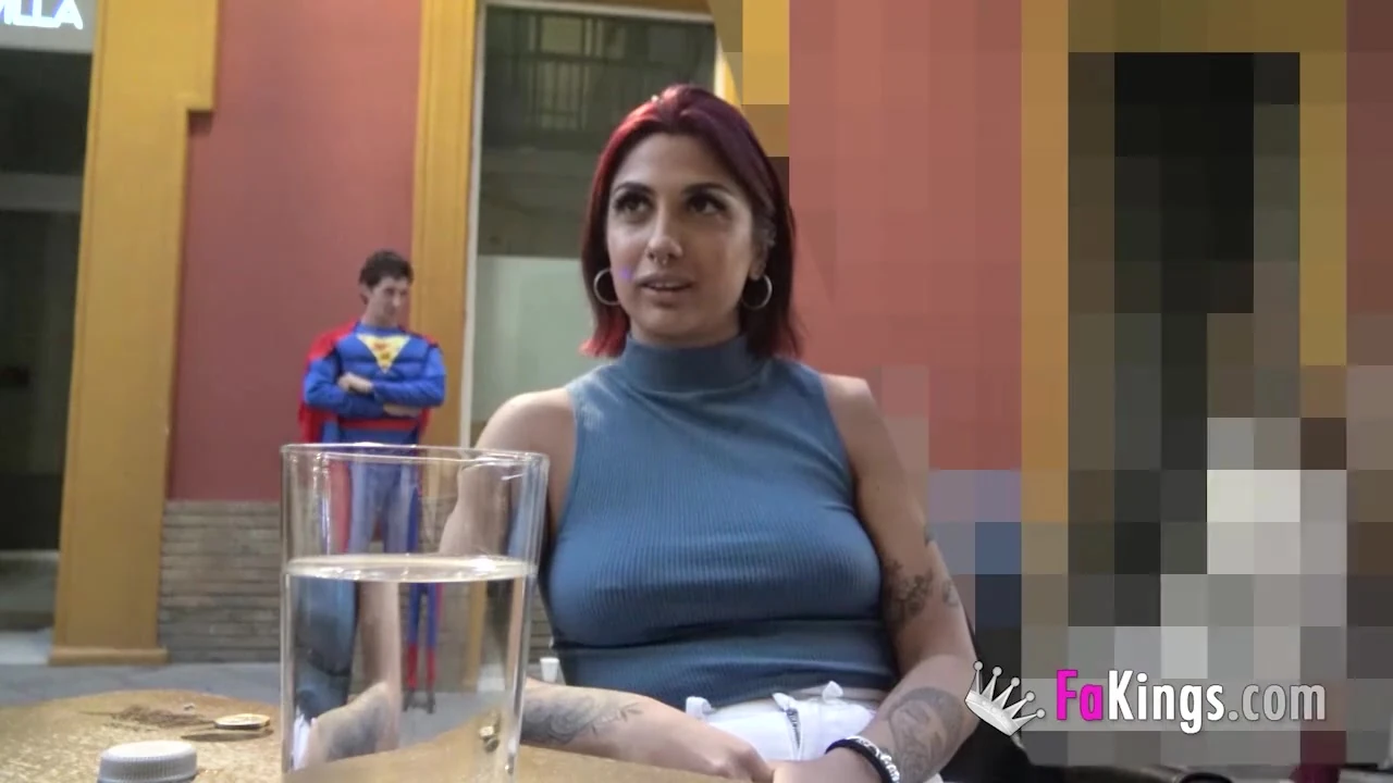 Clueless babe gets surprised by a big dicked street performer: Valeria Del Rio and the SUPERDICK!
