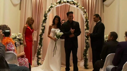 Yeni evlenmesine rağmen karısını sarışınla aldatmadan edemiyor