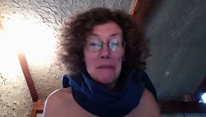 Linda ilk bukkake'sine davet ediyor