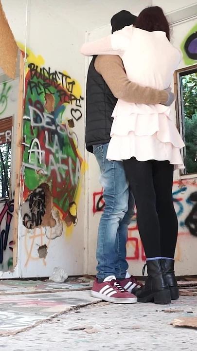 Pornovlog - terk edilmiş yerde İtalyan amatör | Klip 1