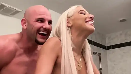 Biraz iyi amcık abelladanger sikişiyor