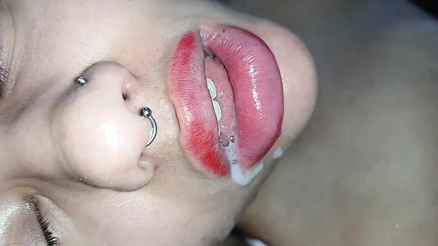 BU PLATFORMDAKI EN TATLı KÜÇÜK AĞıZ IÇIN DÖLLEME