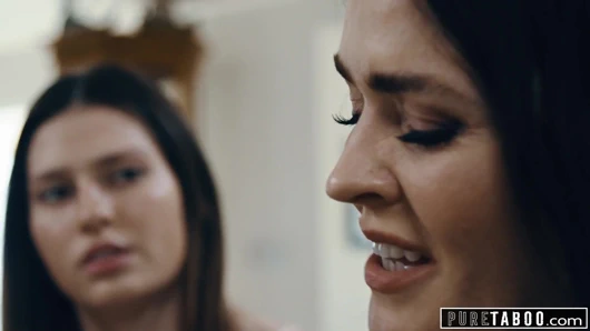 Saf tabu üvey anne üvey amca ile genç yakalandı ve katıldı