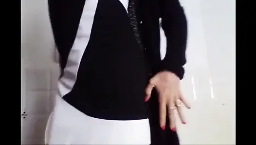 Arabamın koltuğuna ve üstüne işiyorum