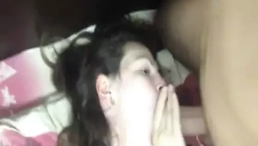 Rus kız kafa verir ve bir yüz alır