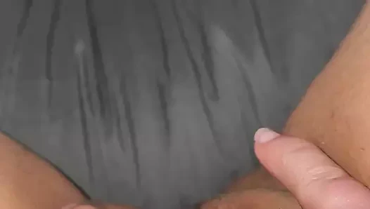 Bir arkadaşımla kalırken mastürbasyon yaptım!