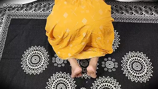 Riya yatağın altında sıkıştı ıslak amcığını arkadan siktim