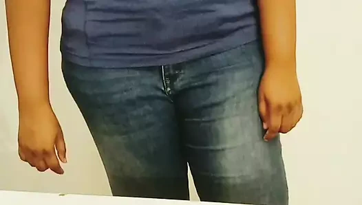 Tamil orta yaşlı seksi teyzenin fantezi rol oyunu adamı baştan çıkarıyor