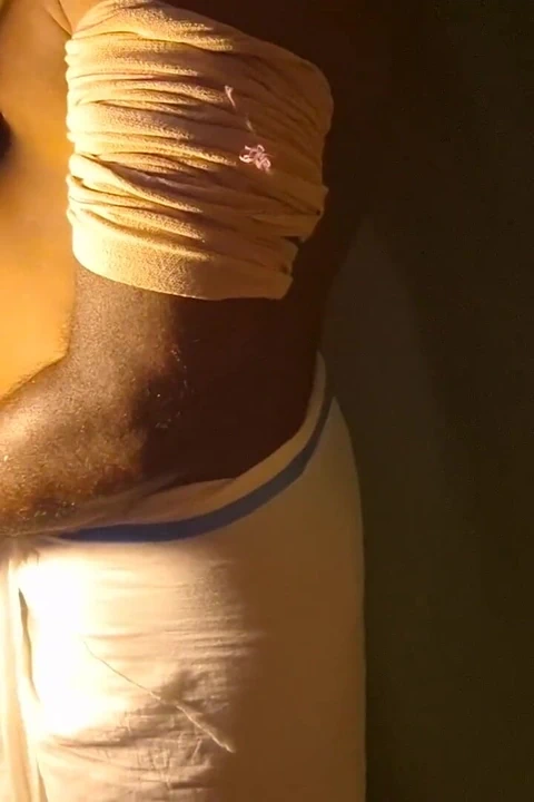 Hintli tamil üvey kız üvey babasını baştan çıkarıyor ve biniyor