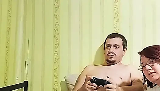 Üvey kız kardeşin meydan okuması oyunun ilk seviyesini geçti