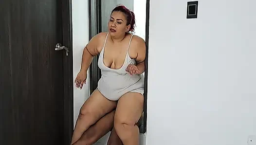 Olgun büyük götlü büyük bir yarağa biniyor