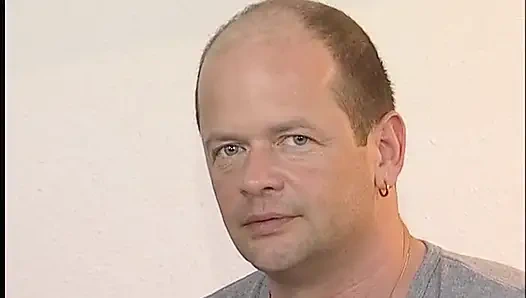 Seksi sarışın piliç oyuncakla sikiliyor ve parmaklanıyor