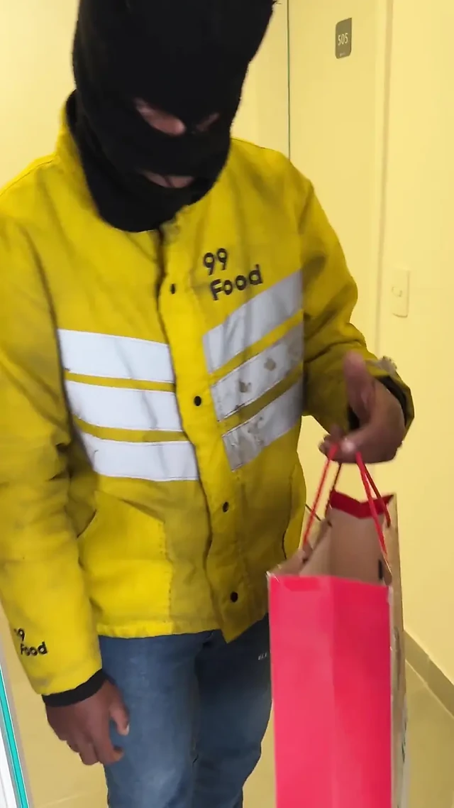 Ifood kuryesi trans kadının götünü yedi