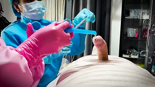 2 zalim hemşire tarafından mumyalanıyor ve işkence ediliyor