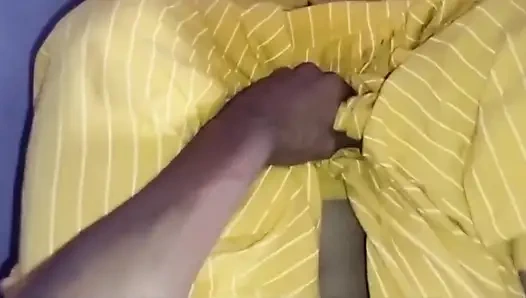 Evde kimse yokken üvey kız kardeşimin amını ilk kez siktim