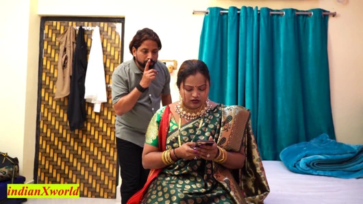 Kocası yeni evli karısını yakaladı! Sert romantik seks