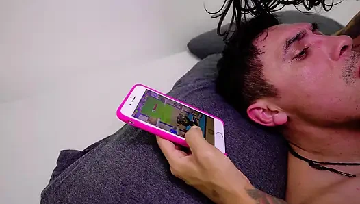 Kız arkadaşım telefonuna bakarken ben de ben