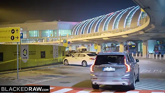 Blackedraw - süper model büyük zenci yarağı için heyecanla sallanıyor