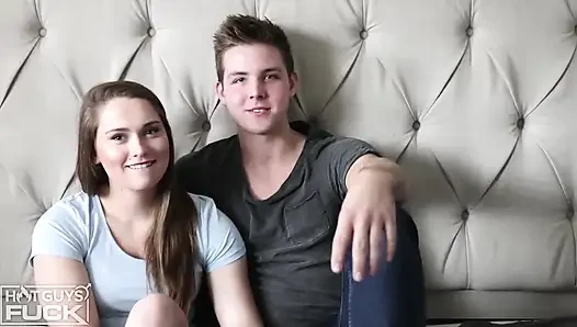 Uzun boylu adam Brady Corbin dövmeli hatun Danielle Land'i sikiyor