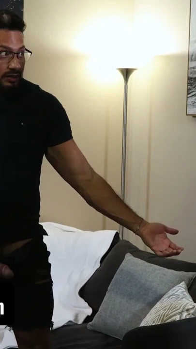 Miguel üvey oğlunun süslü bir eşcinsel olduğuna dair söylentiler duyuyor, etrafta sikişmeyi seven azgın bir alt | Klip 1