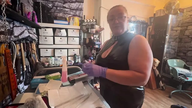 Domina Satana ve Sahibe Izar ile ses yapma hazırlığı
