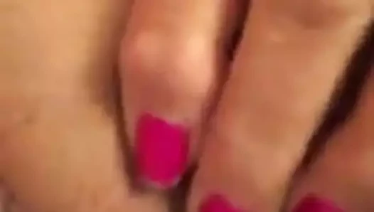 Mon amour de cochonne me montre sa chatte