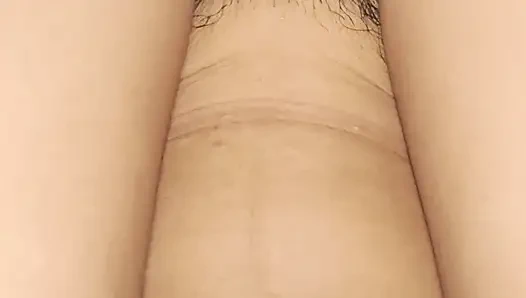 Genç üvey kız kardeş her zaman flört ediyor