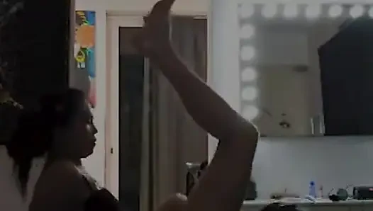 Dominafire Anal Kadın Kılıklı Sürtüğü Sikiyor