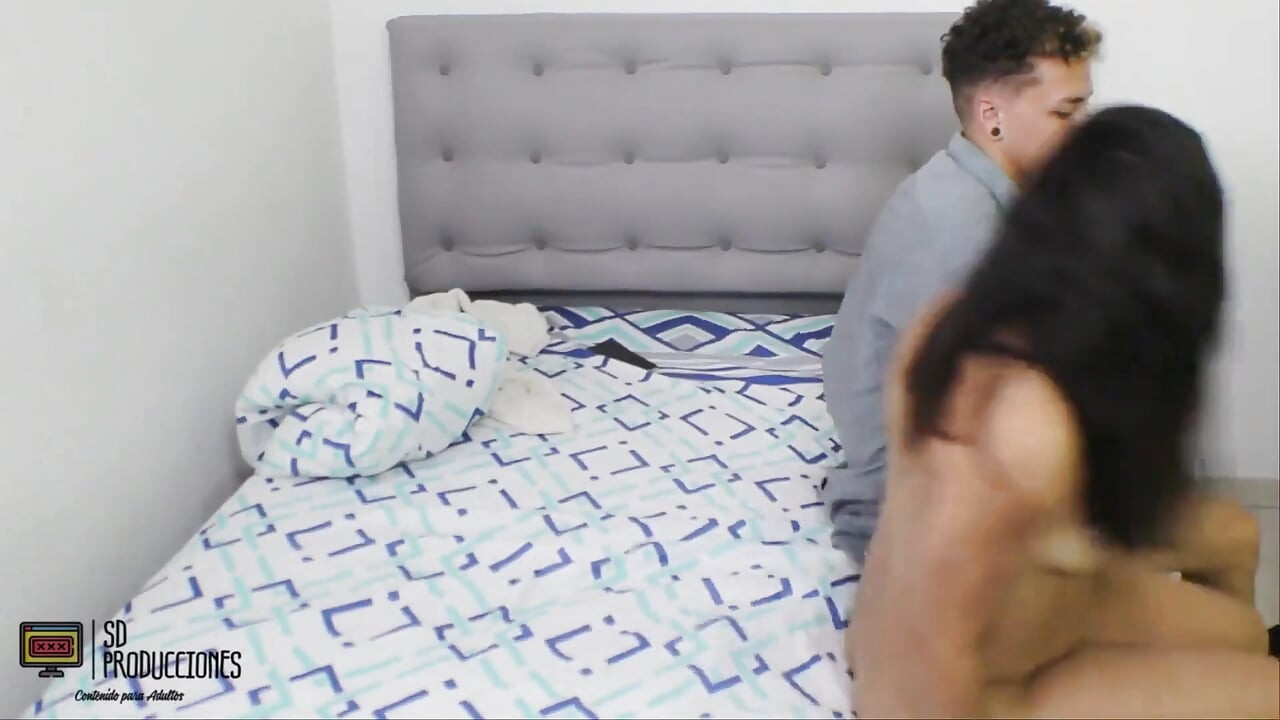 Üvey kız kardeşimin erkek arkadaşını sikmek için her şeyi yapıyorum - İspanyolca porno