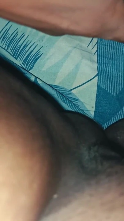 Hintli evli kadın kocasıyla eğleniyor | Klip 1