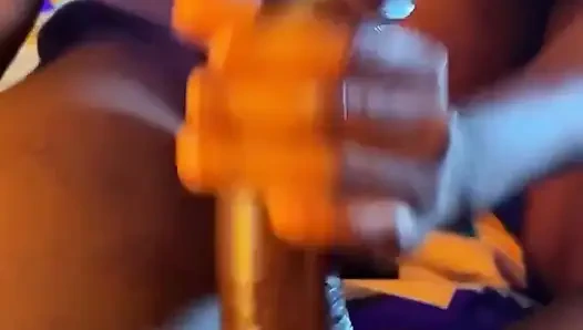 Komşumun kıvrımlı yarağını sevdiğim için erkek arkadaşımı aldattım