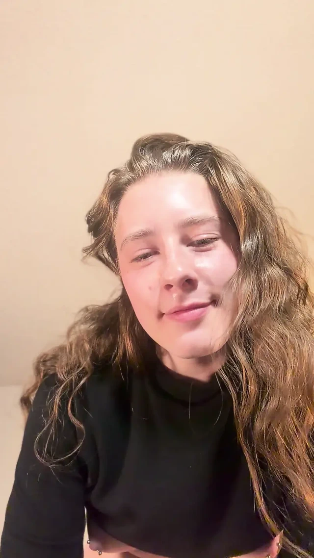 Kamera Merceğinin Her Yerine Mastürbasyon Yapıyor Ve Boşalıyor