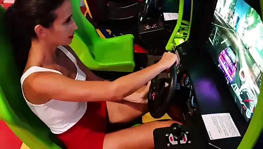 Bir gün gerçek bir araba kullanacağım