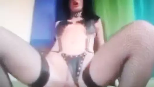 Zazas sikme katiyen üzerinde deri külot