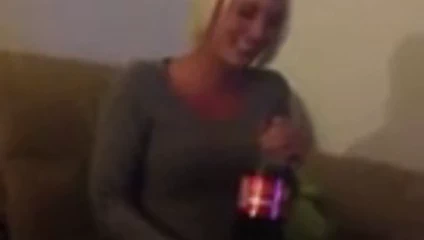 Danimarkalı sarışın içecek sperm