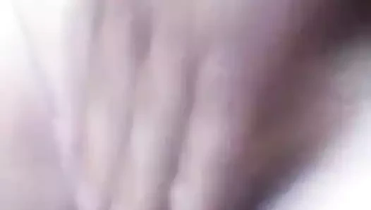 Mi puta secretaria me muestra su juguete