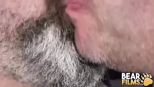 Bearfilms Maxx Jenkins ve Dean Gauge saksodan sonra ırklararası olarak ham ırk