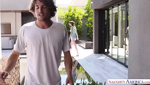 Cece capella arkadaşımın ateşli kızı ve açık havada sikişmeyi seviyor!