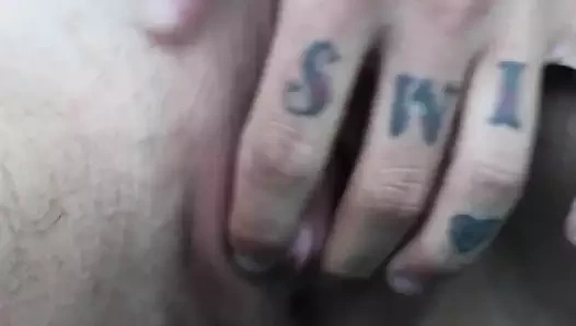 Genç ftm masturbates ona kedi