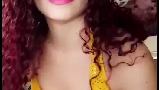 Seksi göğüslerimi emmeye gel