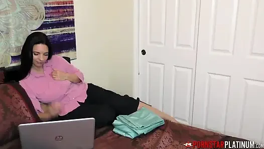 Pornstarplatinum - mindi mink askerden üvey oğlunu ağırlıyor