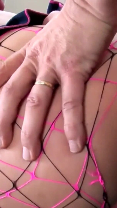 "Sarışın orta yaşlı seksi kadınla ateşli üçlü seks" anı paylaşmalısınız