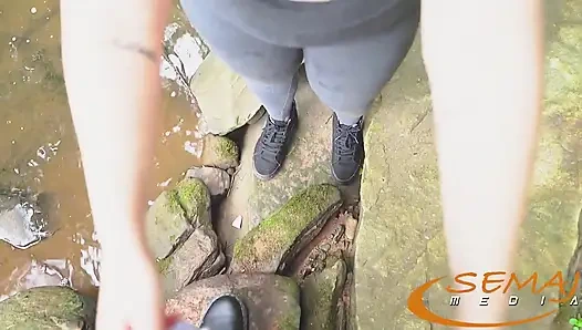 Semaj medya sevimli iri güzel inek Gracie büyük zenci yarağını emmeyi ve dölünü gözlüğüne boşaltmayı seviyor!