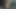 Gözlüklü tatlı yüz alır ve bir tat alır