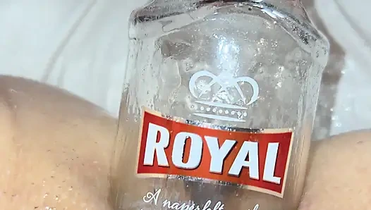 Şişe ile aşırı anal sokma yakın çekim