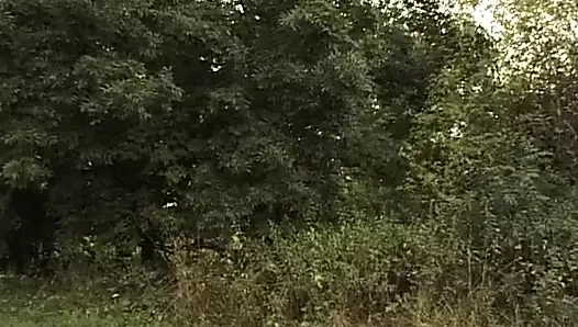 Milf bekommt zwei schwaenze hinterm Baumarkt