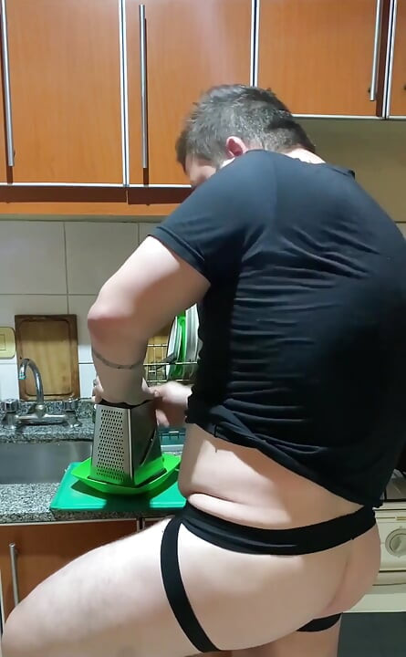 Yemek yapmayı ve boşalmayı seviyorum